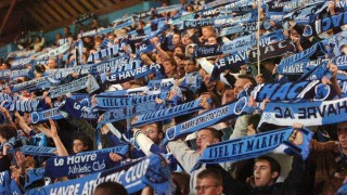 Фенове подгониха футболистите на 