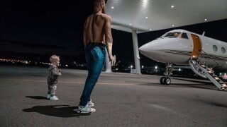 Макгрегър заряза битките заради сина си (СНИМКИ)