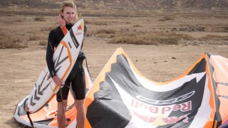 Никола - само на 18, а вече пети в света по кайтсърф (ВИДЕО)