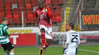 Късна дузпа прати ЦСКА по-близо до 