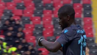 Футболист изяде треньорските указания (ВИДЕО)