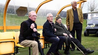 Запалянко-столетник получи телеграма от кралицата и изненада от любимия отбор (ВИДЕО)