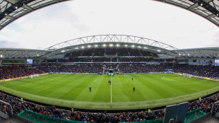 Английски клубове раздадоха приготвена за отменените мачове храна 