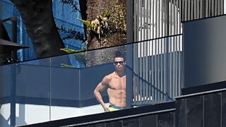 Роналдо поддържа тен в изолация, Джорджина пазарува