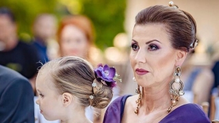 Внучката на Илиана Раева: Остани вкъщи, спаси баба си и дядо си! (ВИДЕО)