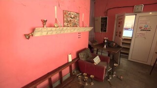 Счупени купи и запалени кабели след вандалите в залата на ЦСКА (ВИДЕО)