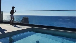 Карантината на Роналдо: Басейн с изглед към Атлантическия океан и собствено футболно игрище