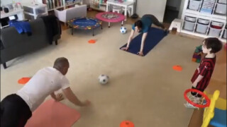 Семейство Иниеста предизвиква вашето въображение (ВИДЕО)