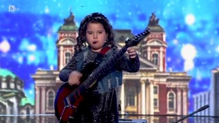 Весела Веселинова изуми всички с изпълнението си на китара