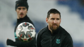 Меси и хвръкналата емблема (ВИДЕО)