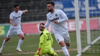 Австралиец донесе трите точки за 