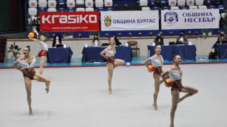 С хъс и настроение грациите от ансамбъла представиха новите си композиции (ВИДЕО)