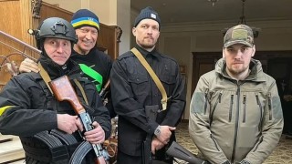 Шампионът Усик от Киев: Родината е по-важна от реванша с Джошуа