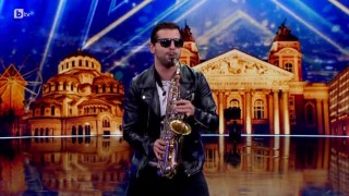 Личо Личев обича музиката и свири на саксофон