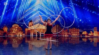 Пламена Добрева може да върти 20 обръча едновременно