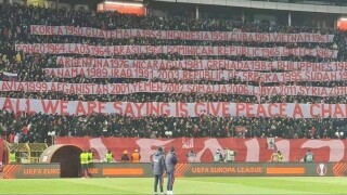 Хореография с послание: Феновете на 