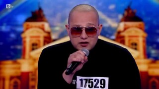 Христо Василев зарадва всички в залата с авторската си песен 