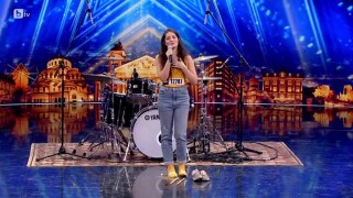 Виктория Славова внася настроение с барабани