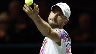 Григор и поляк изхвърлиха трикратни шампиони от Големия шлем