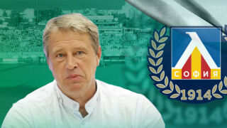 Пред избрани журналисти и без камери: Ивков показа офертите