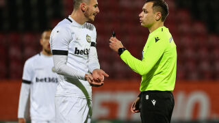 Ярост в Славия: Кашай не знае къде е Илиянци, но с дистанционно управлява съдиите