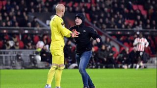 Без пощада: 40 години забрана за хулиган, ударил футболист (ВИДЕО) 