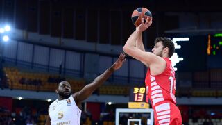 Везенков и Олимпиакос смазаха французи за ключова победа в Евролигата (ВИДЕО) 