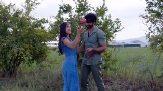Романтичната среща на Елена с Евгени - плуване голи, диаманти и нар (ВИДЕО)