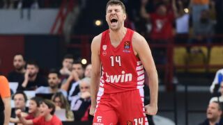 Страхотен Везенков при нова победа в дербито (ВИДЕО)