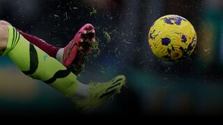 Футболът пише странни истории: баща и син бяха уволнени в един и същи ден!