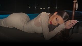 Играе Партизан, а всички гледат в нея 