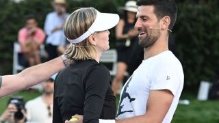 Повече я прегръщаше, отколкото играеше (ВИДЕО)