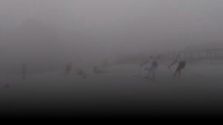 Счупвания, синини и сълзи... Скиорки се потрошиха след старт в мъгла (ВИДЕО)