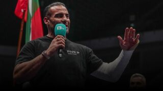 Софийската публика освирка Чар, той ѝ отвърна, че я обича (ВИДЕО)