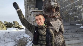 Смелият Виктор дари събраните пари от 19-те изкачвания на Черни връх