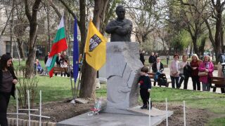 Откриха паметник на Иван Абаджиев (ВИДЕО)