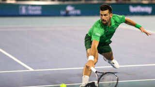 Какво му е на окото на Новак Джокович?