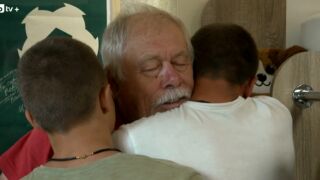 Разтърсваща история в "Бригада Нов дом": 77-годишният дядо Христо сам отглежда четирима внуци (ВИДЕО)