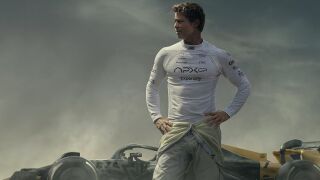 "F1" с Брад Пит: Когато прекалено дълго си използвал скоростта като бягство (РЕВЮ)