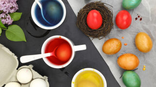 Най-добрите естествени бои за яркочервени великденски яйца