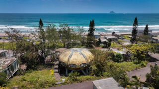 Изоставен „град на НЛО“ се превърна в град призрак (СНИМКИ)