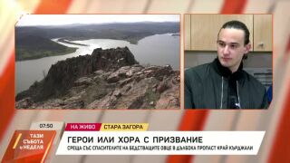 Снимка: Среща със спасителите на овца и малкото й, бедстващи в пропаст