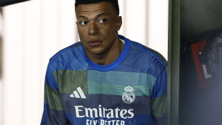 Нелепица в Реал Мадрид! Лекари преглеждали здравото коляно на Мбапе!