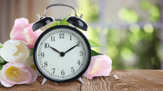 Лятното часово време в България през 2026 – в колко часа ще настъпи и как ще ни повлияе