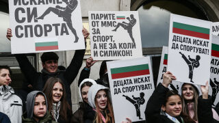 Протест и ултиматум! Отново поискаха оставката на шефа на кикбокса (ВИДЕО)