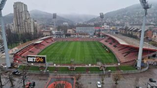 Оферта като никоя друга! Предлагат Лада и картофи за Италия - Босна от... балкон? 