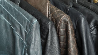 Пролет 2026: Наръчник за стил - Как да носим кожено яке и дамски обувки с лекота