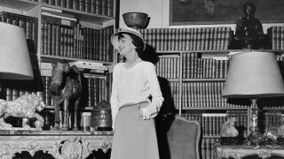 Апартамент №302: Защо Коко Шанел живее в парижкия хотел "Риц" цели 34 години (СНИМКИ)