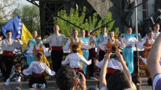 Софиянци тропнаха хоро на фестивала FOLK COLOR