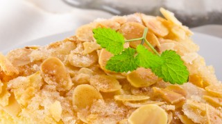 5 класически десерта с бадеми